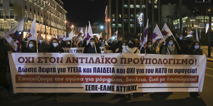 Yunanistan'da 2022 yılı bütçesi protesto edildi