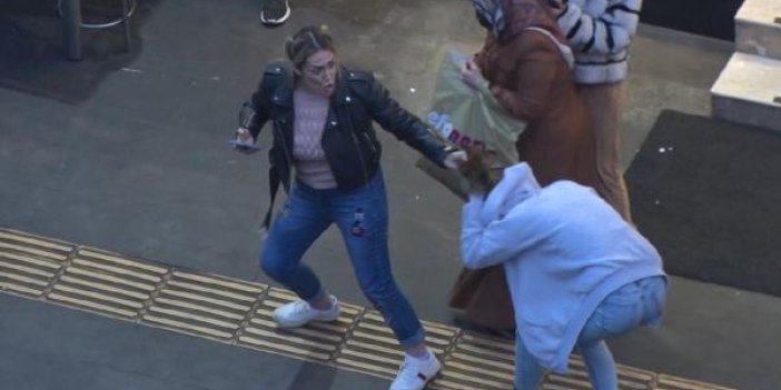 Öfkeli kadın sokakta görür görmez kızın saçlarına asıldı