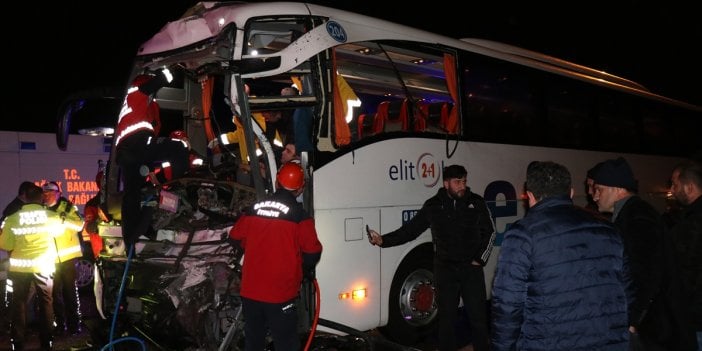 Sakarya'da feci kaza: 20 yaralı