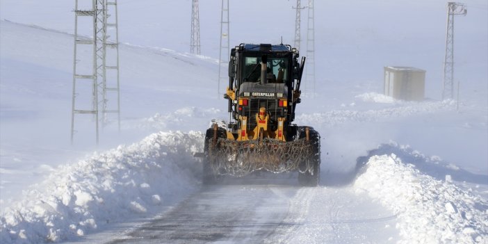 Ağrı'da kar nedeniyle 2 bin 344 yol ulaşıma kapandı