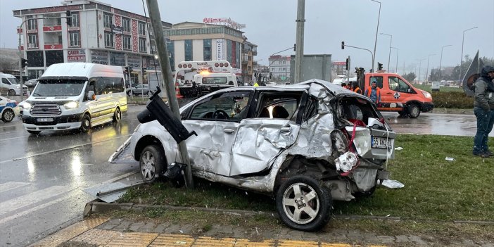 Samsun'da tır ile otomobil çarpıştı: 5 yaralı