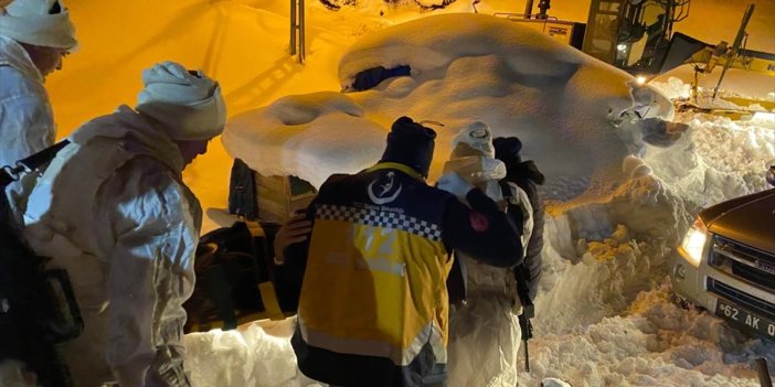 101 yaşındaki Gülizar nineyi karla mücadele ekipleri kurtardı