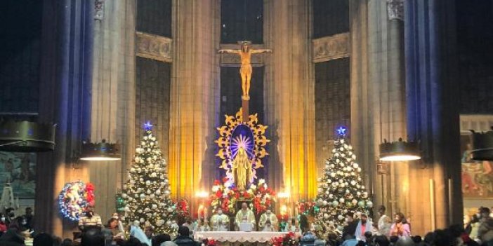 Beyoğlu'ndaki Saint Antuan Kilisesi'nde Noel ayini yapıldı