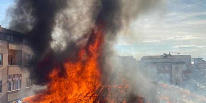 Tuzla’da 3 katlı binanın çatısı alev alev yandı