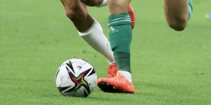 Cezayirli futbolcu maç sırasında hayatını kaybetti