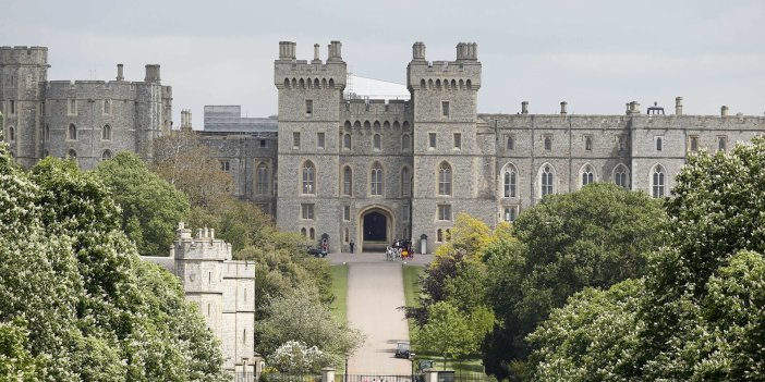 Kraliçe 2. Elizabeth’in bulunduğu kaleye giren silahlı şahıs tutuklandı