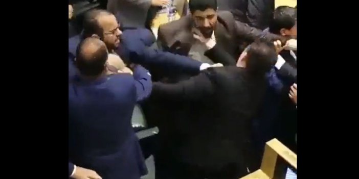 Ürdün Parlamentosu'nda milletvekilleri birbirine girdi, yumruklar havada uçuştu