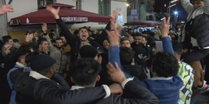 Filistinliler İstiklal Caddesi'nde 'Filistin' ve 'Gazze' sloganları atarak yürüdü