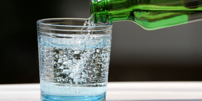 Düzenli olarak içilirse çok faydası var! Maden suyu içmek için 5 önemli sebep