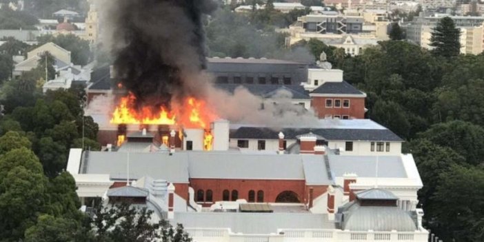 Parlamento binasında yangın