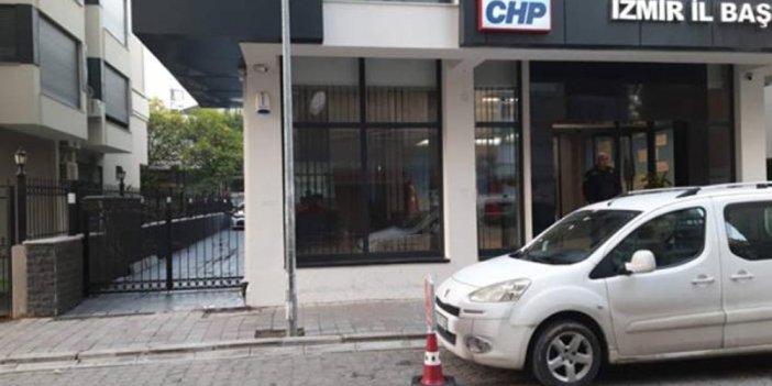 CHP İzmir il binasına çirkin saldırı
