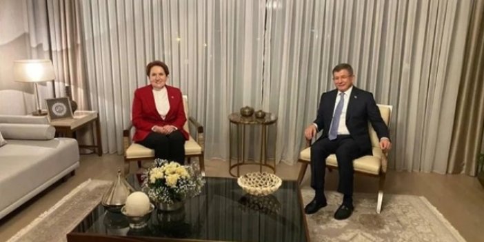 Meral Akşener, Davutoğlu'nu evinde ziyaret etti