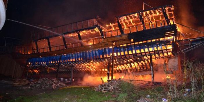 Antalya'da tekne yangını: 3 milyonluk hasar oluştu