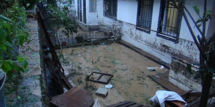 Muğla'da hayat felç oldu. Evleri su bastı, duvarlar yıkıldı