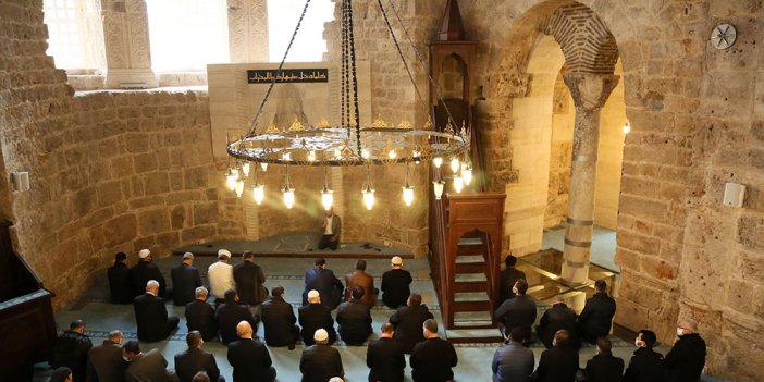 Antalya'daki 15 asırlık camide 126 yıl sonra ilk namaz kılındı. 7 medeniyetin tüm izlerini taşıyor