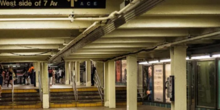 New York'ta metroda raylara itilen kadın hayatını kaybetti!