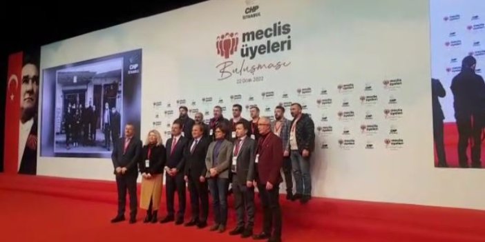 CHP İstanbul Meclis Üyeleri Buluşması'nda fonda Sezen Aksu çalındı