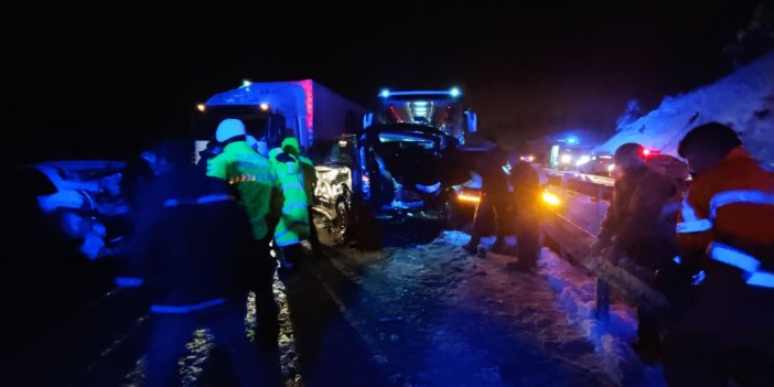 D-100’de buzlanma kazaya yol açtı: 8 araç birbirine girdi, 9 kişi yaralandı