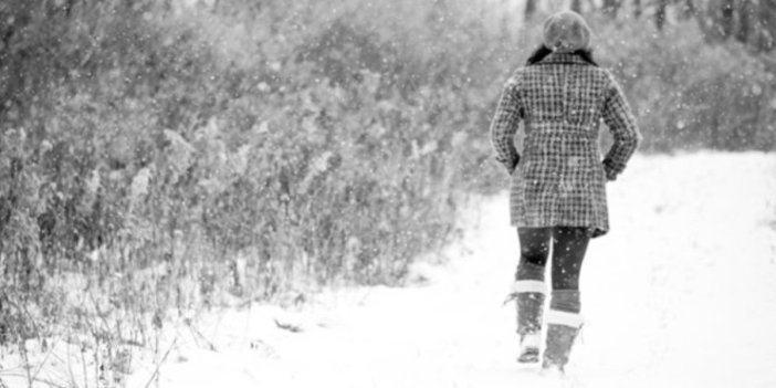 Uzman isimden kritik uyarı: İşte karlı ve buzlu yolda düşmeden yürümenin formülü