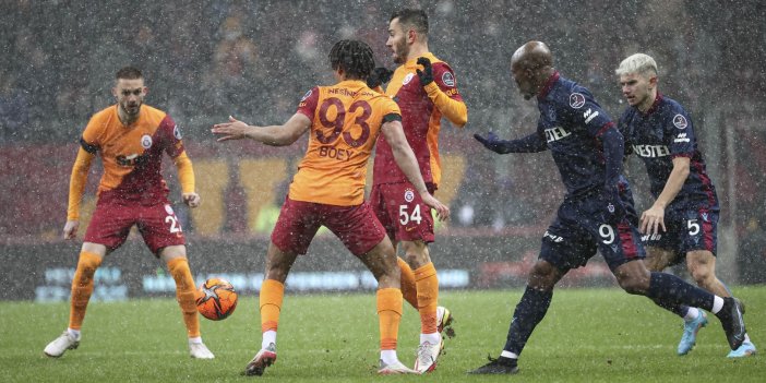 Galatasaray-Trabzonspor maçının 14. dakikasında kıyamet koptu: Penaltı mı?