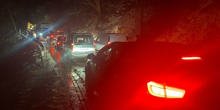 İzmir’de kar nedeniyle mahsur kalan 20 kişi kurtarıldı