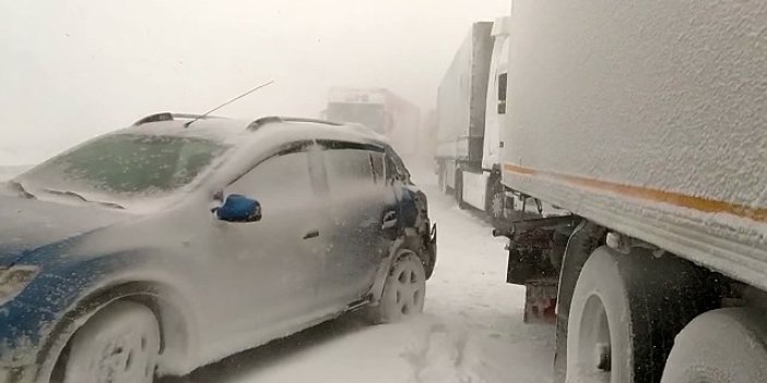 Trakya’dan İstanbul’a tüm araç girişleri durduruldu