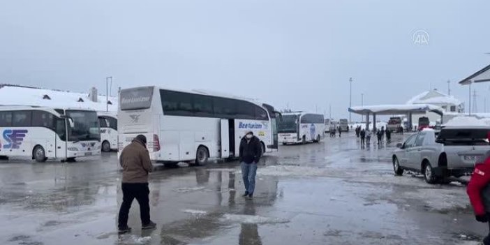 Yolcu otobüslerinin Bolu Dağı'ndan İstanbul yönüne geçişine izin verilmiyor