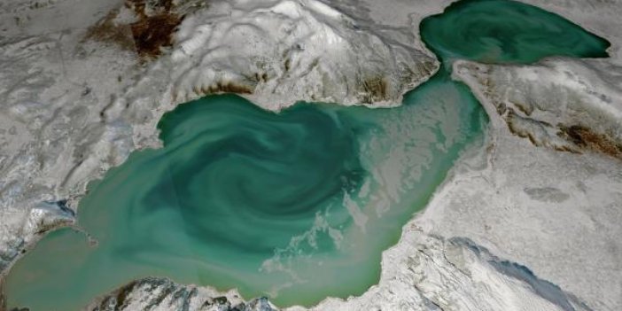 Eğirdir Gölü'nün uydu görüntülerinde buz tutmaya başladığı görüldü
