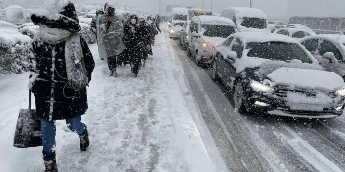 Son dakika... Kar İstanbul'u terk etmedi: İBB, beklenen yağış saat 20.00'yi işaret etti