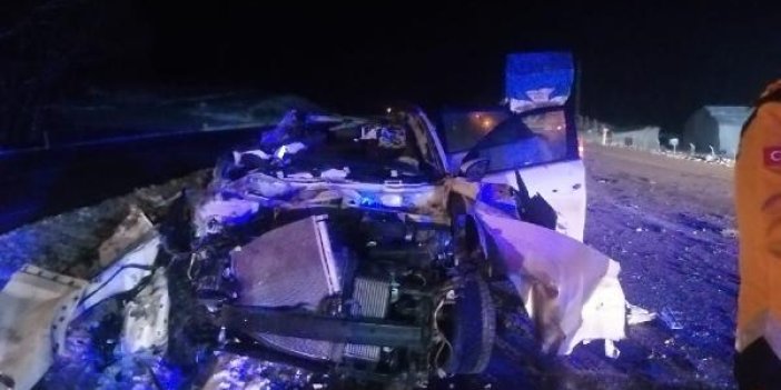 Yozgat’ta otomobil ile çekici çarpıştı '3 ölü, 2 yaralı'