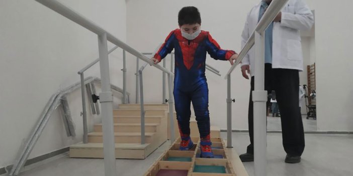'Yürüyemez' denilen çocuk imkansızı başardı