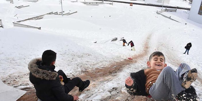 Kayak merkezine gidemeyen çocukların uğrak yeri 'Yumurtatepe'