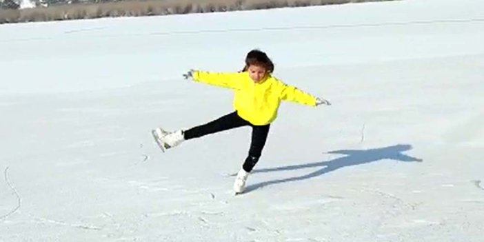 6 yaşındaki Umay'dan buz tutan Eymir Gölü'nde paten şovu