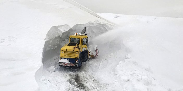 Kar kalınlığı 7 metre! 1 kilometre, 2 saatte temizleniyor