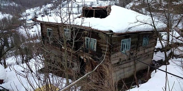 Kar evlerin çatılarını çökertti