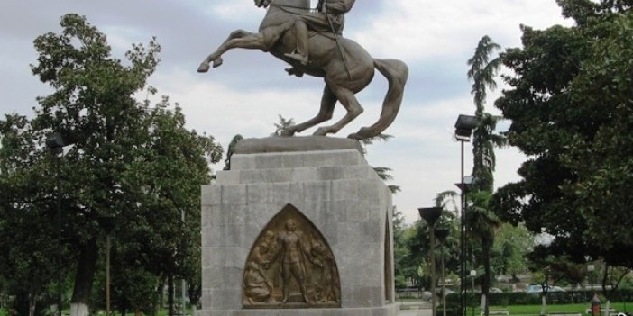 Samsun'da saldırılan Atatürk anıtının hikayesini bilir misiniz? Hiç görmediğiniz fotoğrafları ve hiç bilmediğiniz hikayesi
