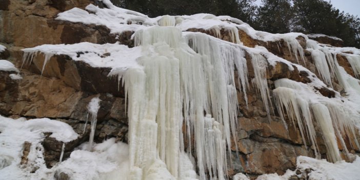 Zigana Dağı'nda 5 metrelik buz sarkıtı oluştu