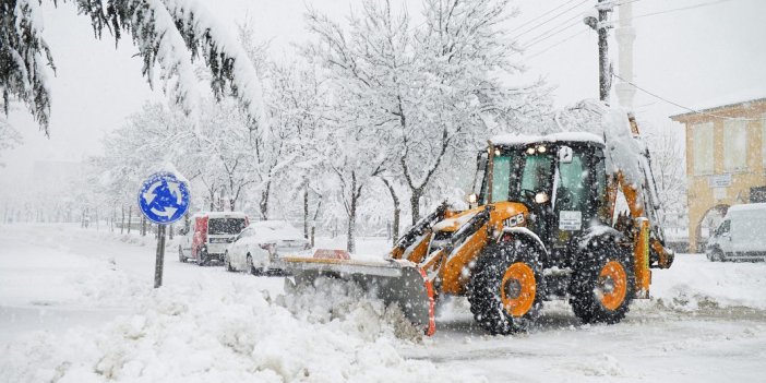 Isparta'da 1 ayda beklenen kar yağışı 2 günde yağdı