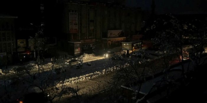 Isparta'da hayat felç: Dondurucu soğukta elektrik kesintisi devam ediyor