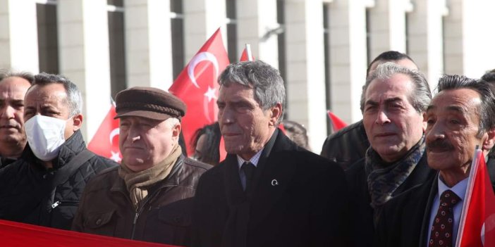 Zeytinburnu İYİ Parti Teşkilatından Atatürk büstüne çelenk