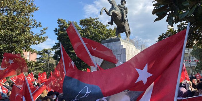 Samsun'da Onur Anıtı'na saygı nöbeti sona erdi. Marşlarla bitirildi