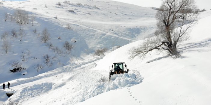 Kar kaplanları, yolları ulaşıma açmak için fedakarca çalışıyor