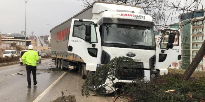 Yoldan çıkan tır sürücü dehşet saçtı