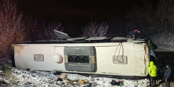 Yolcu otobüsü şarampole devrildi: 15 yaralı