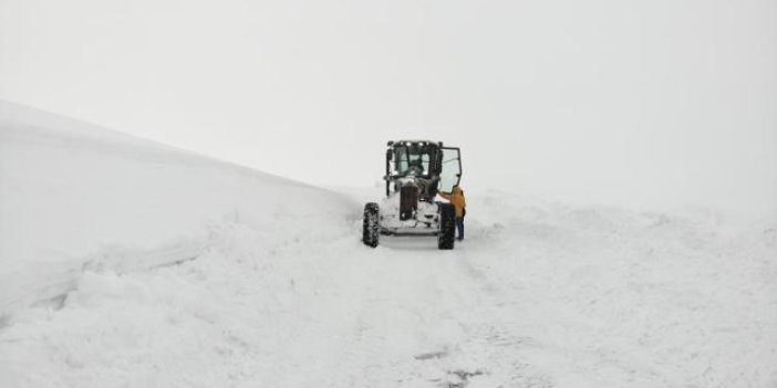 Yoğun kar nedeniyle 61 yol ulaşıma kapandı