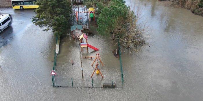 İstanbul’da dere taştı! Mahalle sular altında kaldı