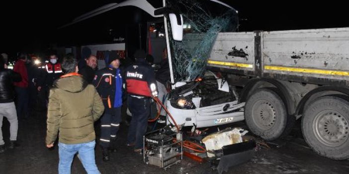 Yolcu otobüsü ile 2 TIR'ın karıştığı kazada 1 kişi öldü, 13 yolcu yaralandı