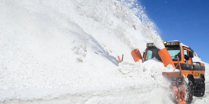 Antalya'da kar kalındığı 2 metre