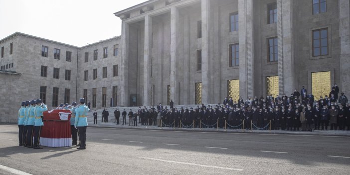 Eski Bakan Kumbaracıbaşı için Meclis'te tören düzenlendi