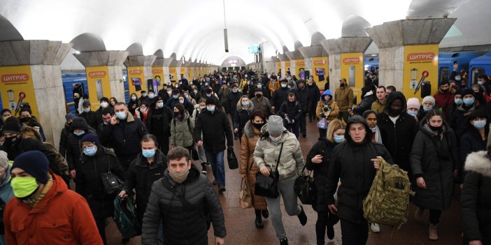 Ukrayna'da metro istasyonları sığınağa dönüştü